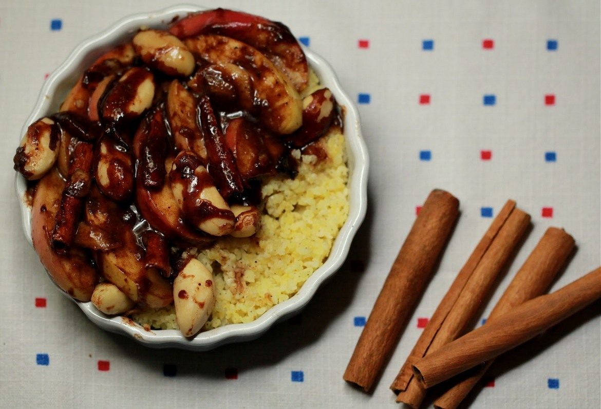 Kasza Jaglana z Jabłkiem pod Cynamonowym karmelem z Syropu Klonowego fot. 1