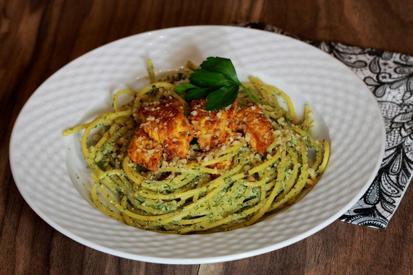 Pesto Koperkowe z makaronem i złocistym Indykiem w Kurkumie fot 3