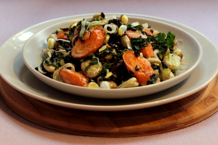 Sałatka sezamowa z czarnym ryżem i bobem fot. 1