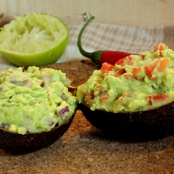 Guacamole z&nbsp;pomidorem i&nbsp;cebulą