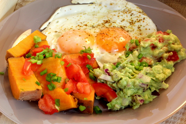 Guacamole z&nbsp;pomidorem i&nbsp;cebulą