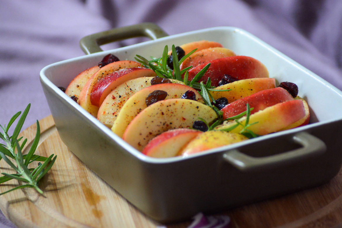 Pieczona pierś z kurczaka w jabłkach i żurawinie 1