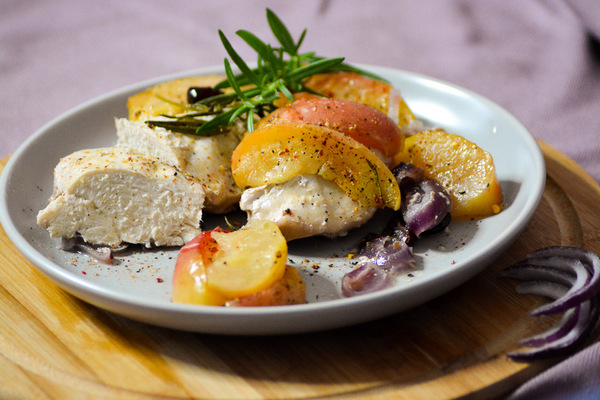 Pieczona pierś z kurczaka w jabłkach i żurawinie 2