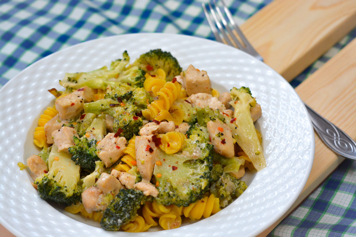 Aksamitny kurczak w sosie z brokułem 1