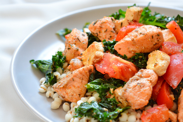 Łosoś z&nbsp;letnimi warzywami i&nbsp;kaszą coix 2